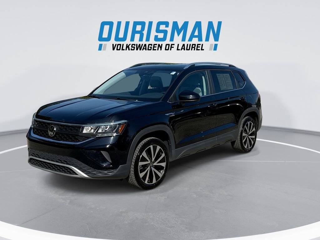 Used 2023 Volkswagen Taos SE w/ Panoramic Sunroof Package FWD image 4
