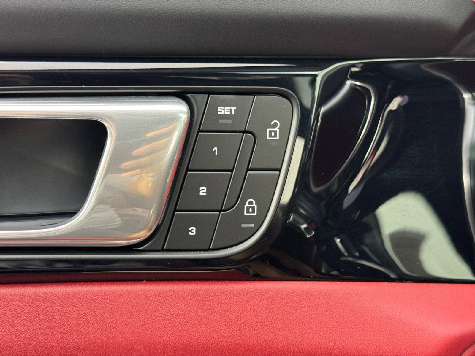 Used 2022 Porsche Panamera 4 w/ Premium Package AWD/4WD image 18