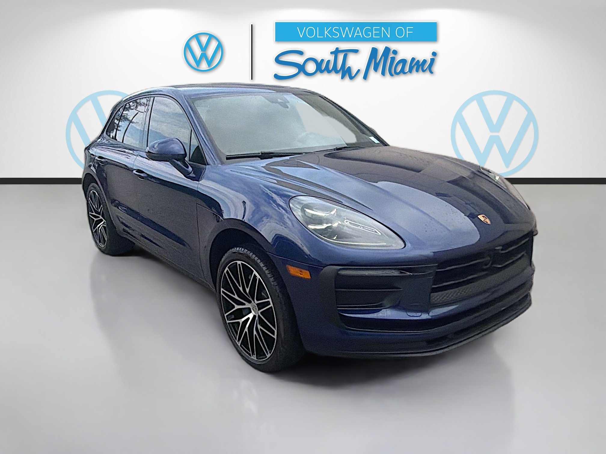 Used 2024 Porsche Macan w/ Premium Plus Package AWD/4WD image 1