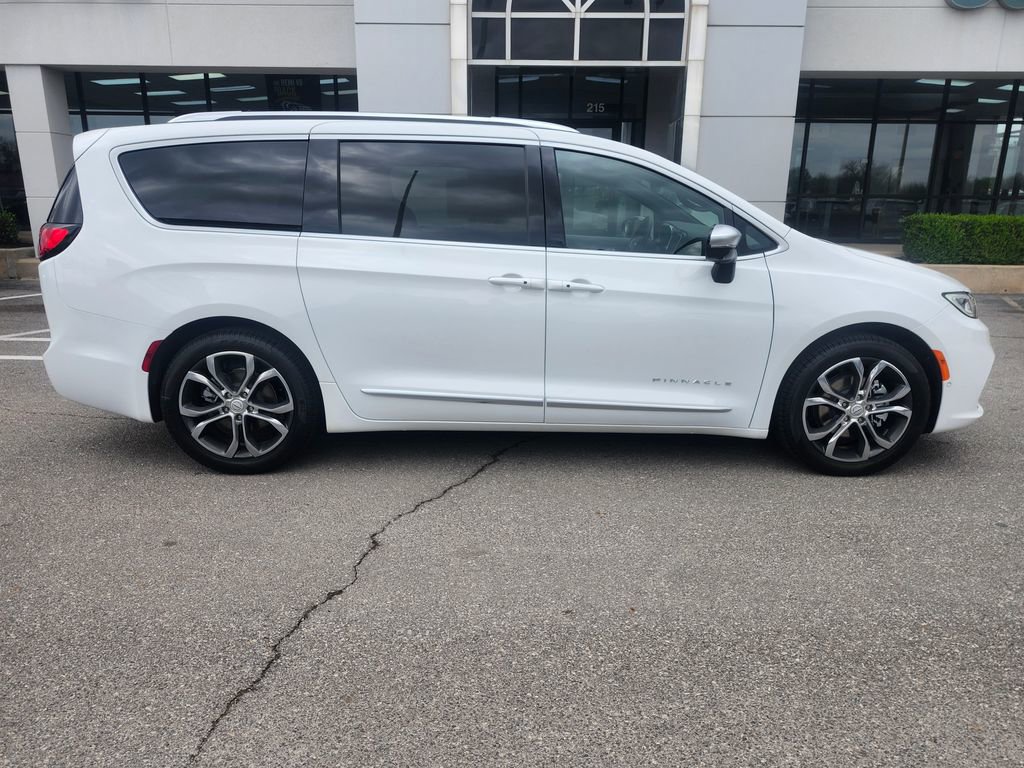 New 2026 Chrysler Pacifica Pinnacle image 6