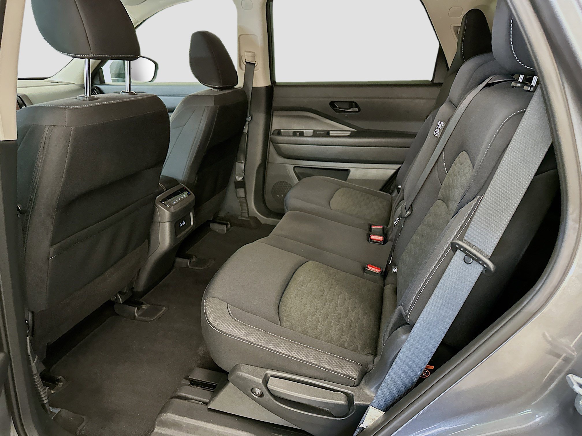 Used 2023 Nissan Pathfinder SV image 28