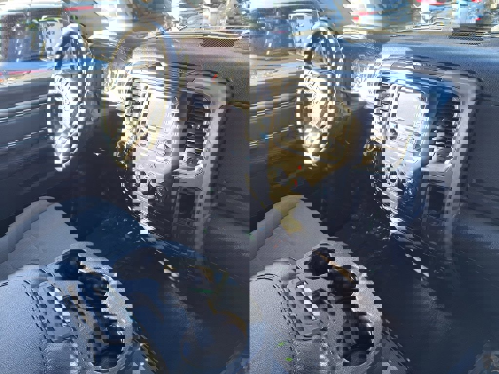 Used 2021 RAM 1500 Classic SLT image 19