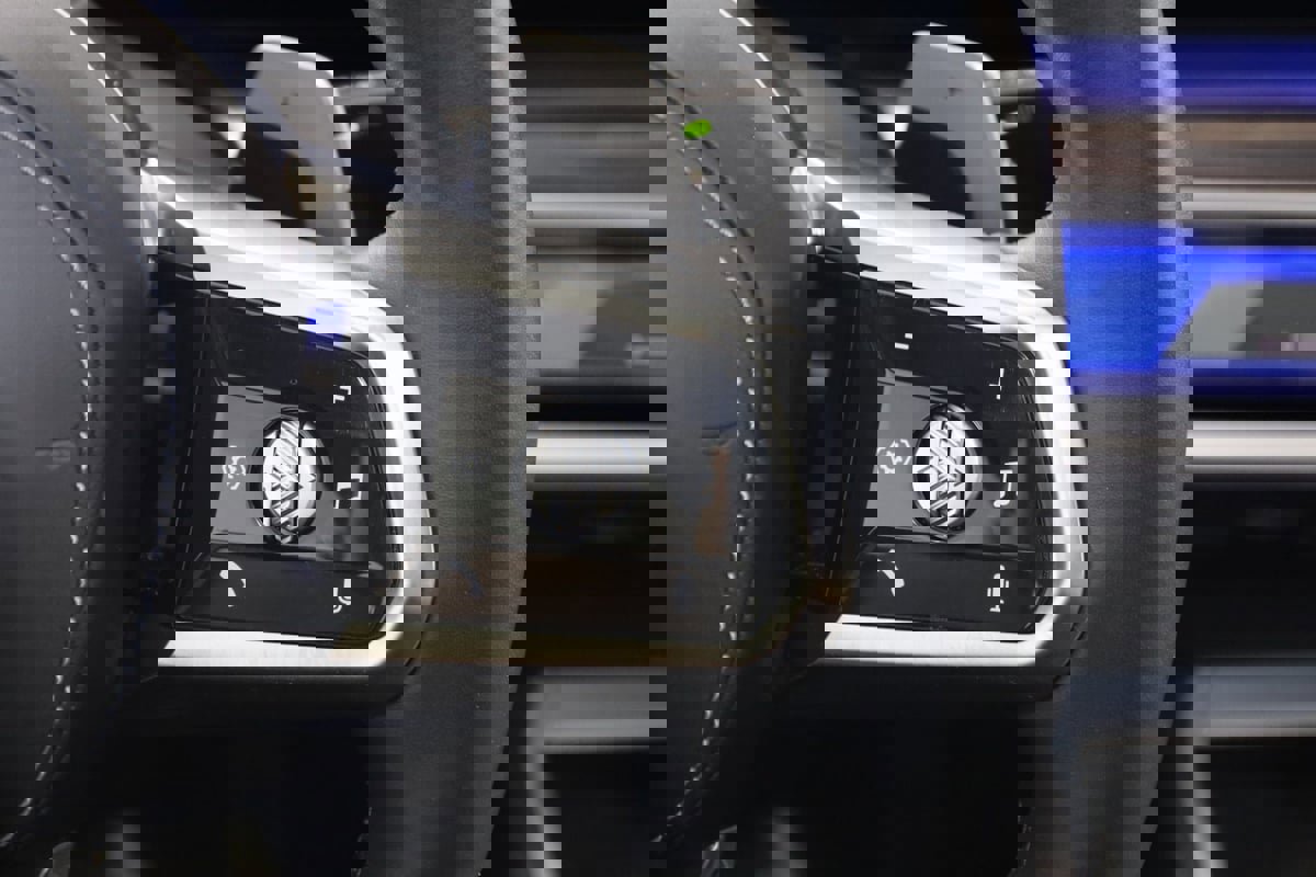 Used 2023 BMW 740i w/ Parking Assistance Package image 48