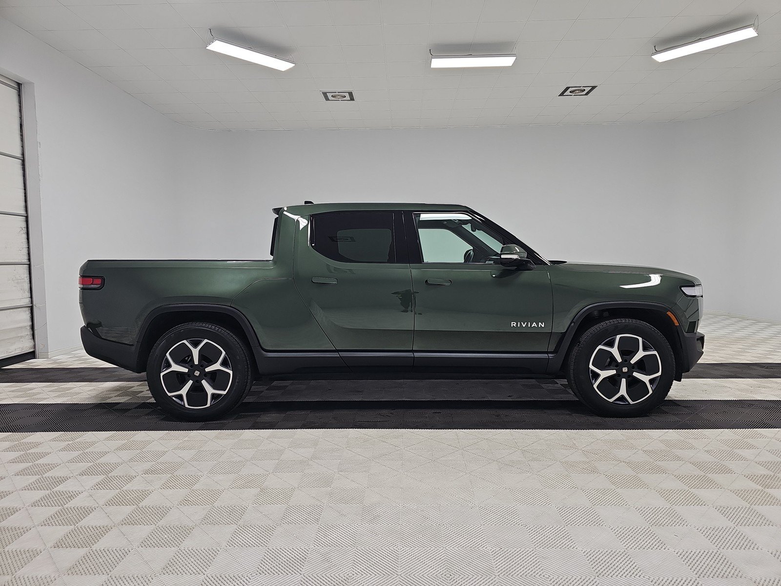 Used 2024 Rivian R1T Adventure AWD/4WD image 6