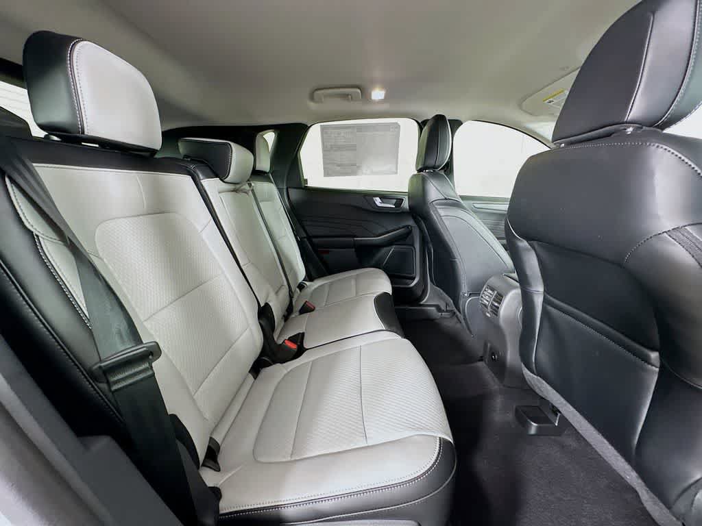 Used 2025 Ford Escape SE FWD image 30