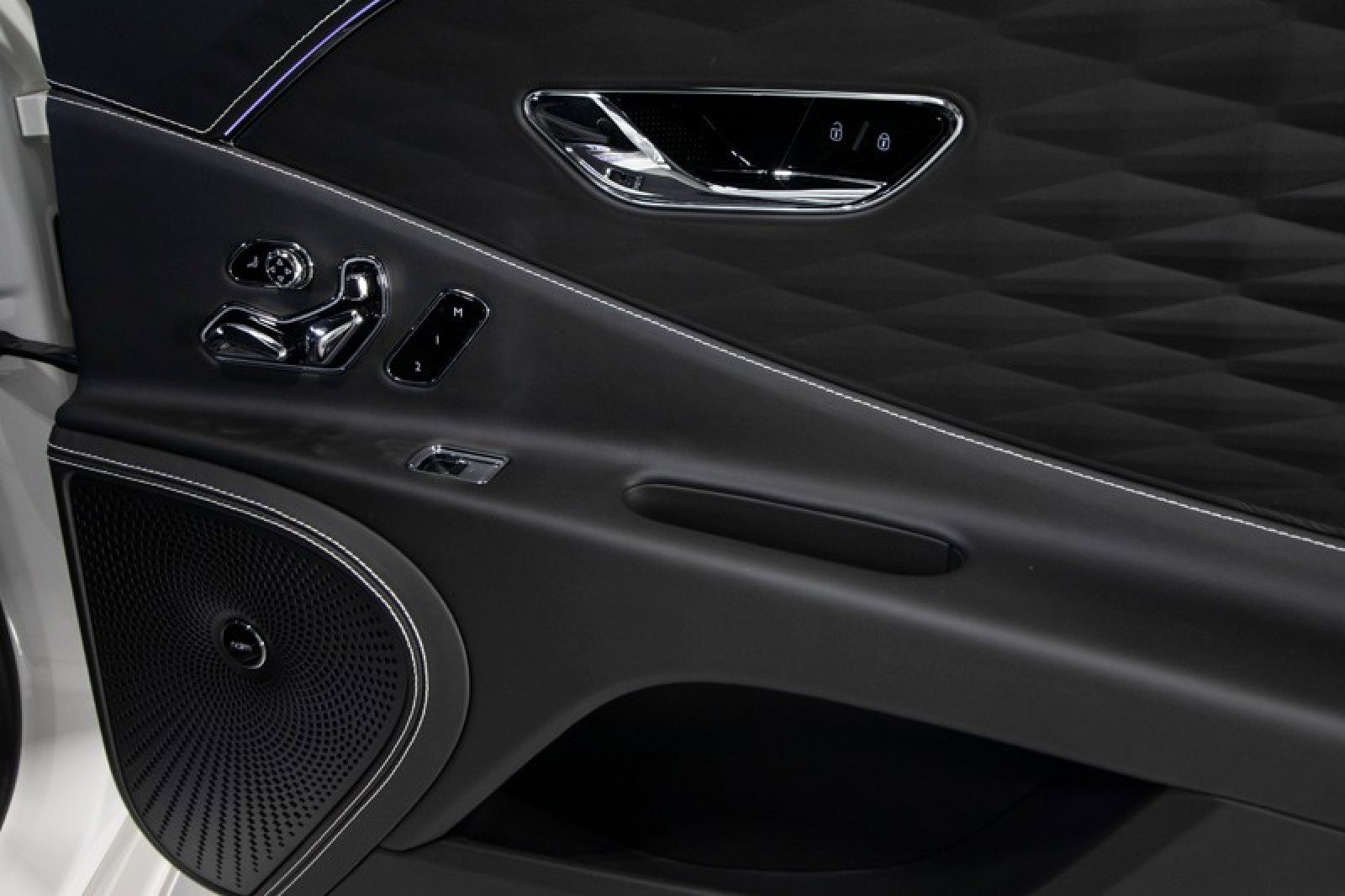 Used 2021 Bentley Flying Spur V8 image 60