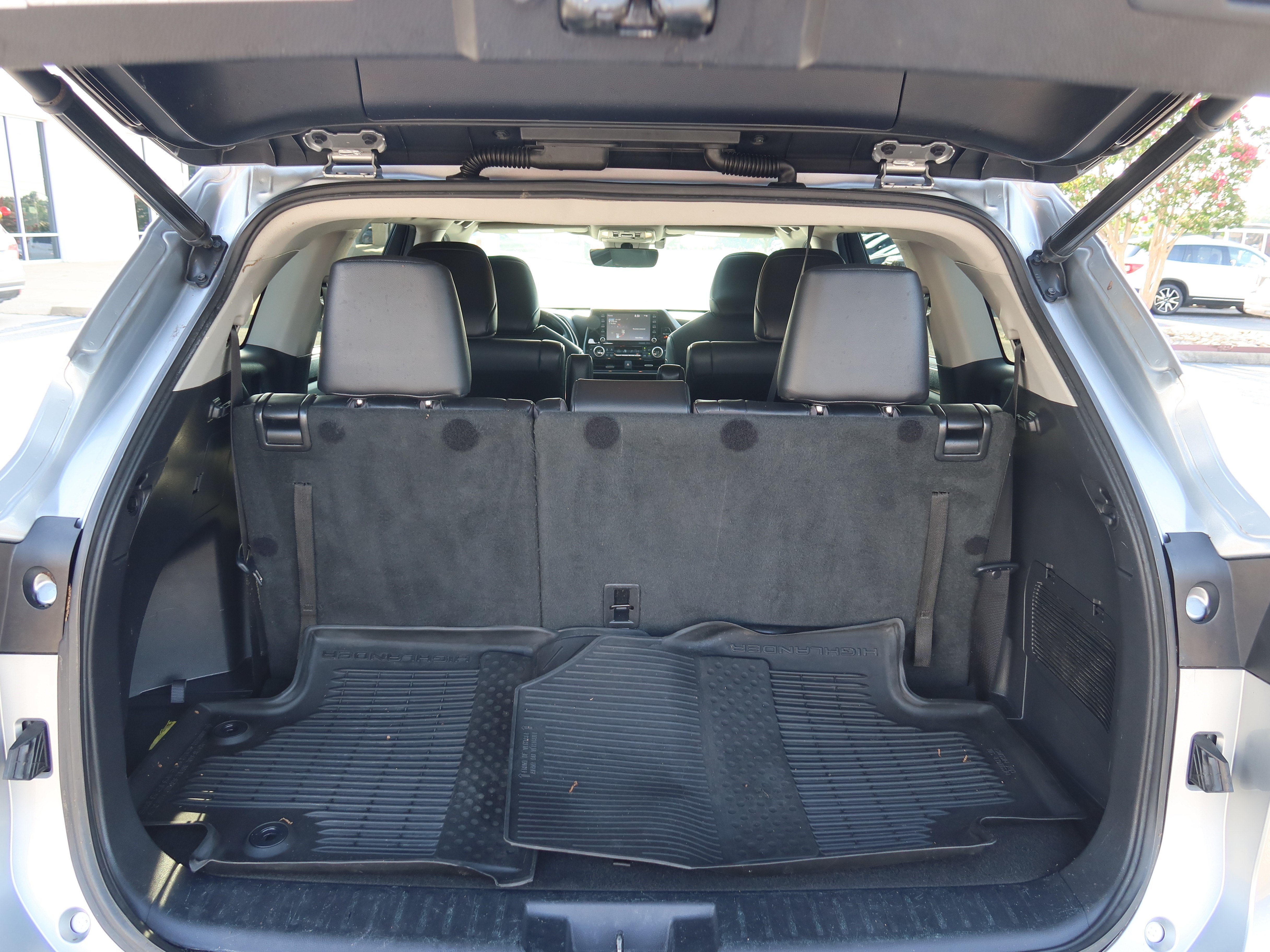 Used 2021 Toyota Highlander XLE FWD image 6