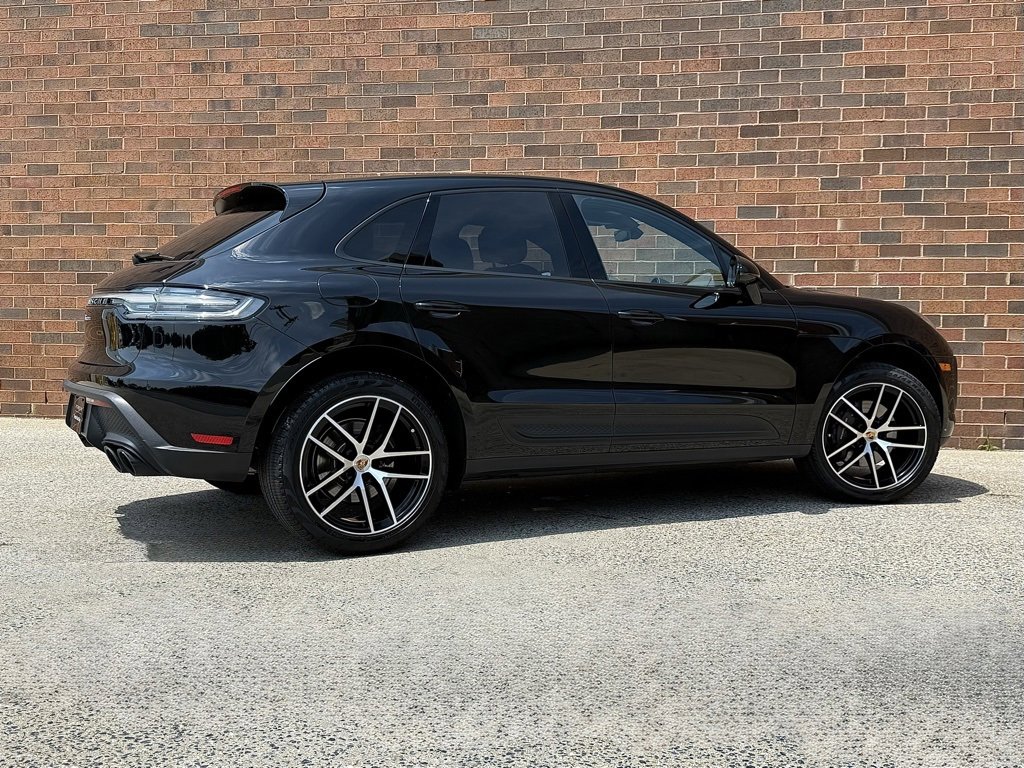 Certified 2024 Porsche Macan image 7