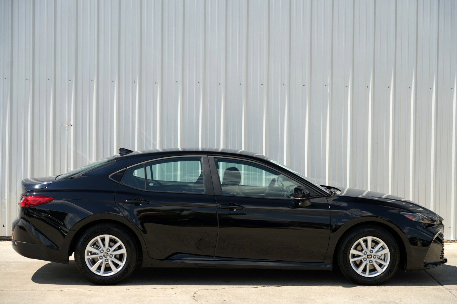 Used 2025 Toyota Camry LE w/ Convenience Package image 50