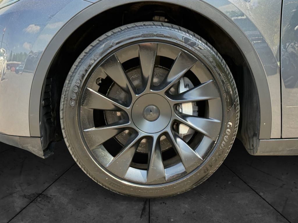 Used 2021 Tesla Model Y Long Range AWD/4WD image 13
