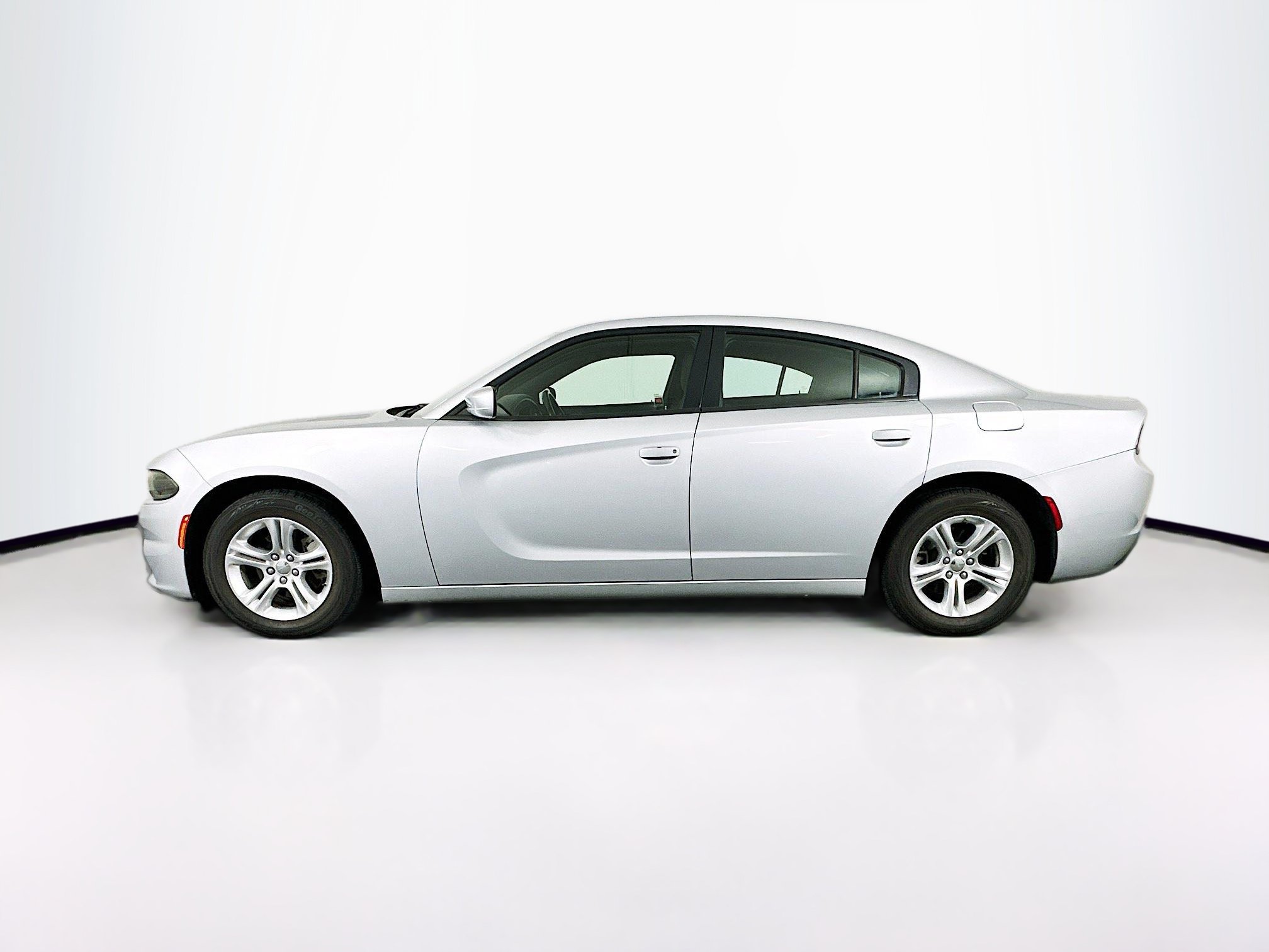 Used 2022 Dodge Charger SXT RWD image 4