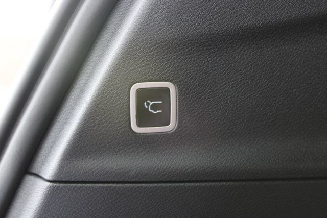 Used 2025 Chrysler Pacifica Limited FWD image 8