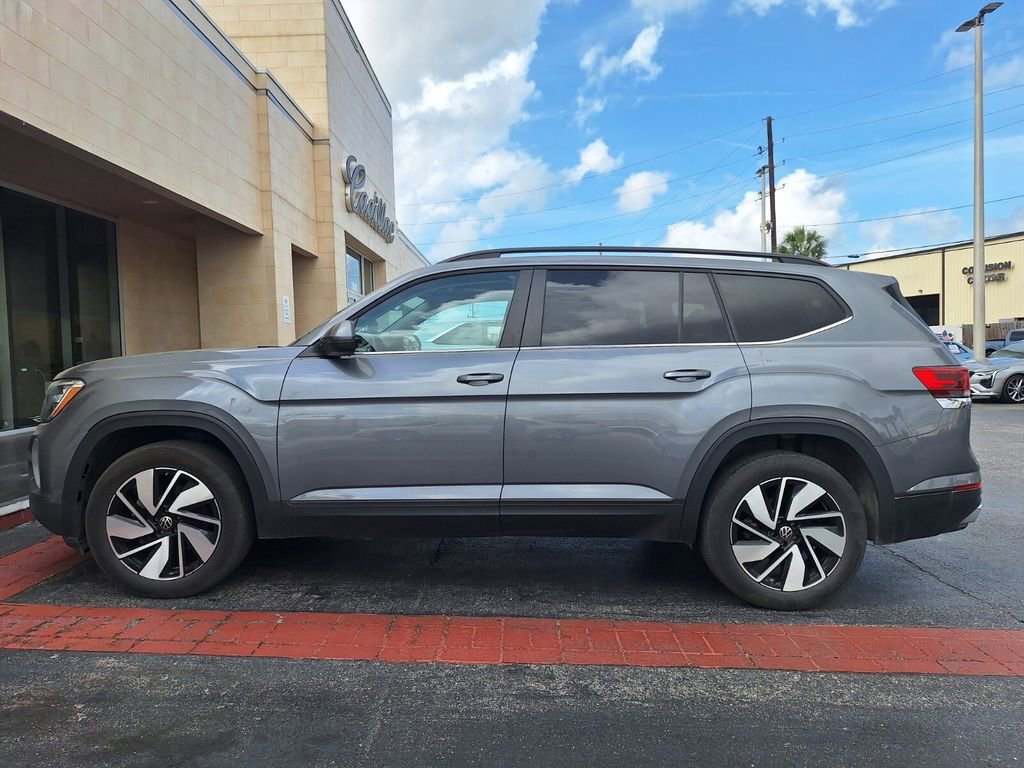 Used 2025 Volkswagen Atlas SE image 3