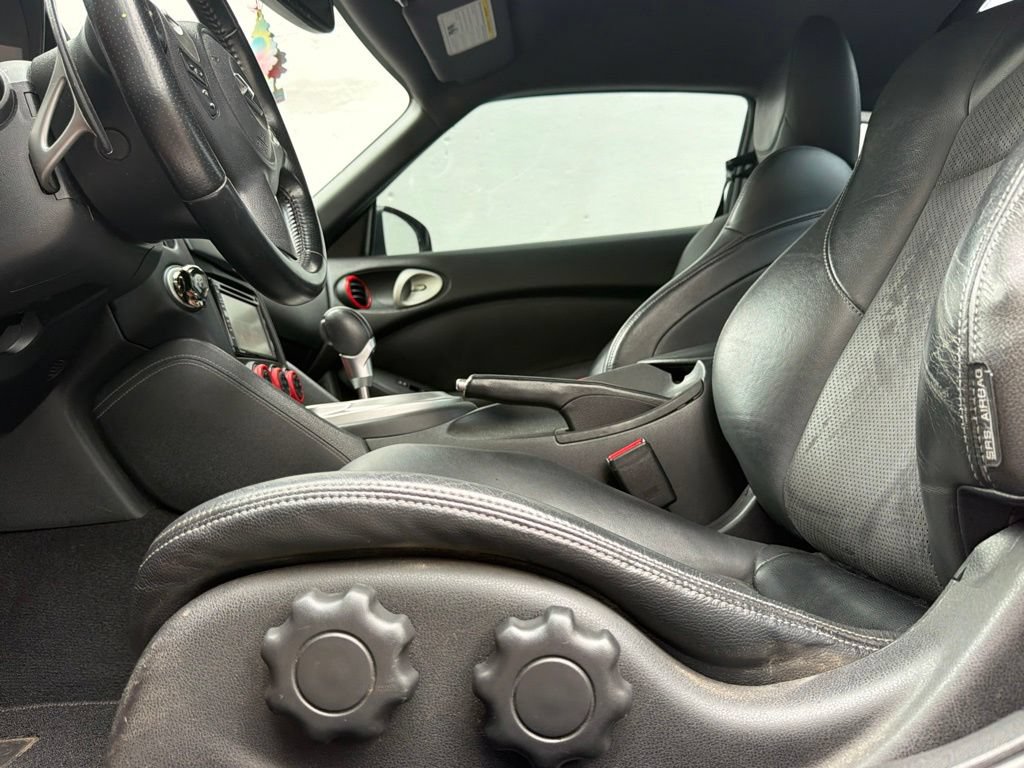 Used 2009 Nissan 370Z Touring w/ Sport Pkg RWD image 3