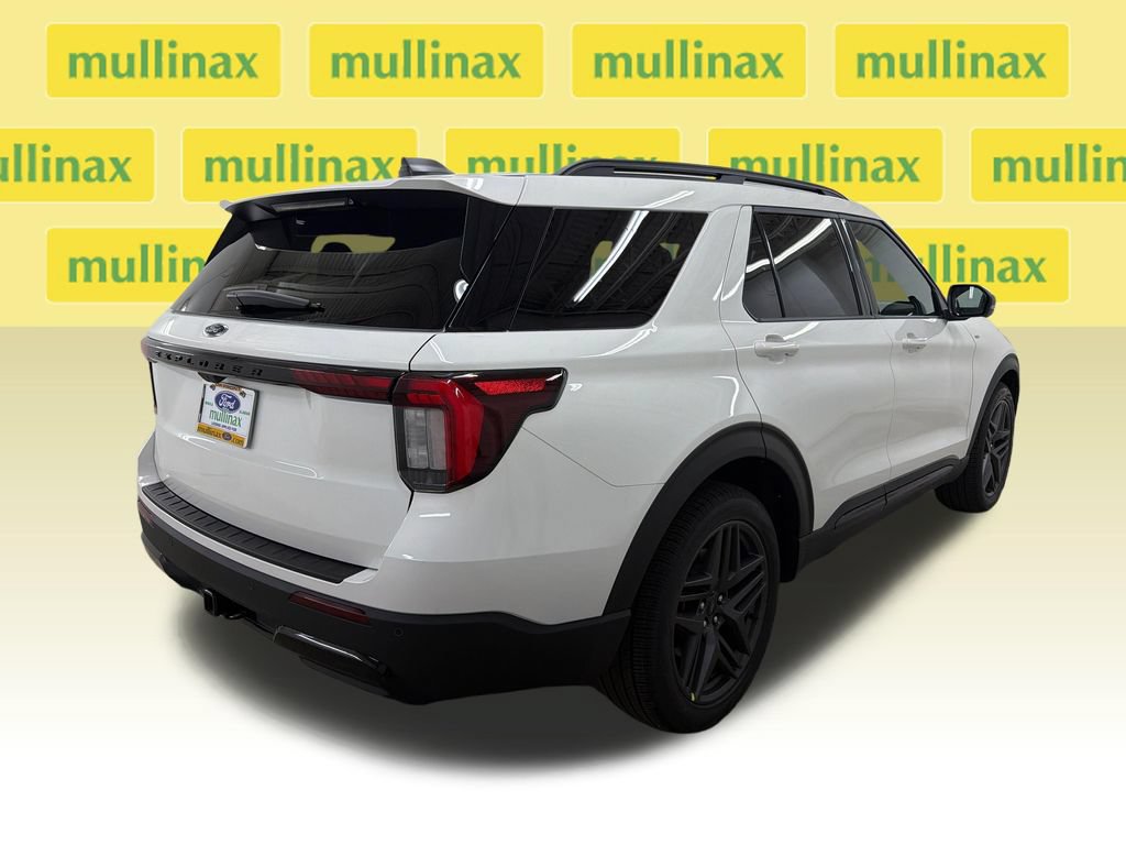 New 2026 Ford Explorer ST-Line w/ ST-Line Street Pack RWD image 3
