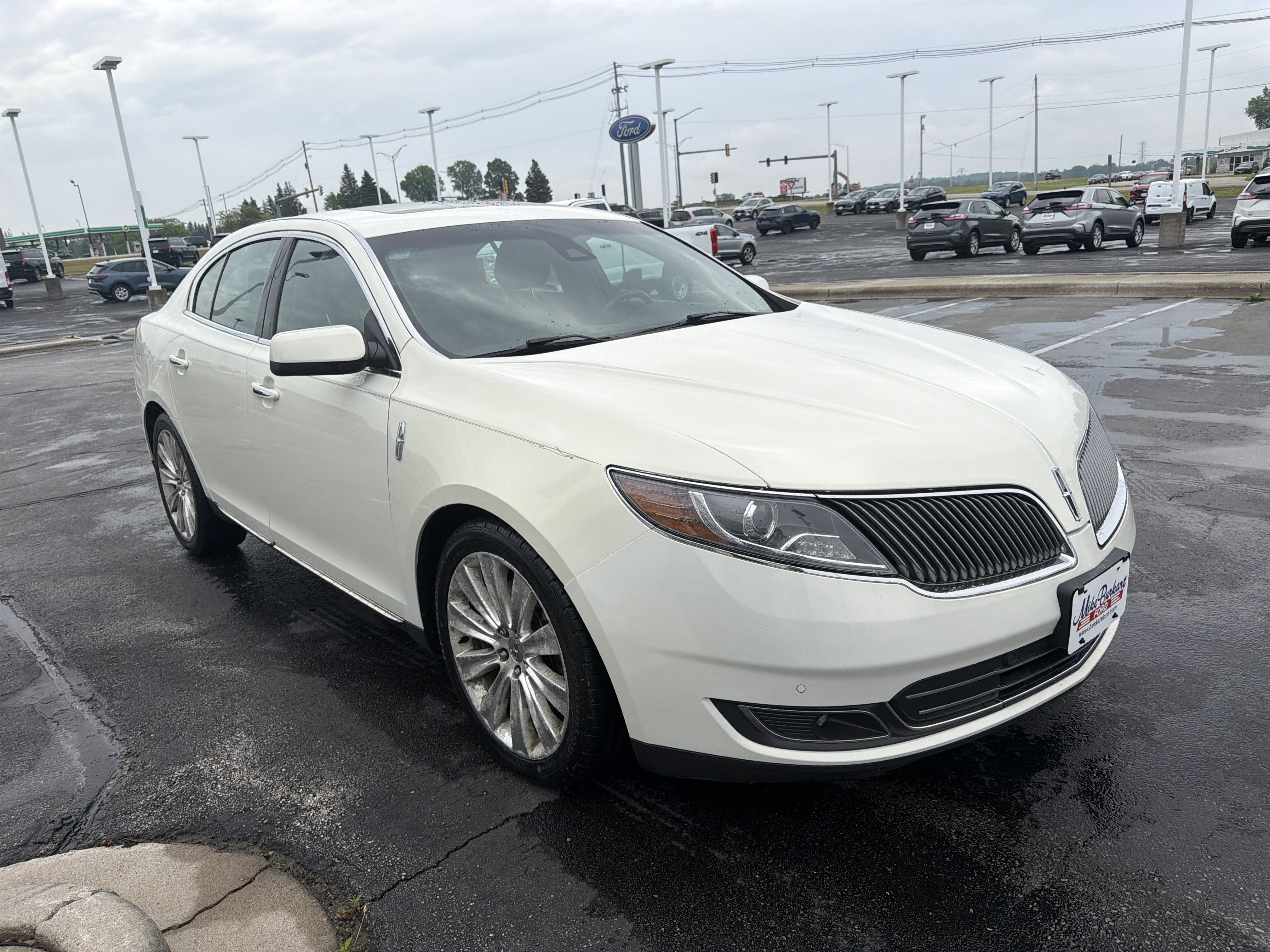 Used 2013 Lincoln MKS AWD image 3
