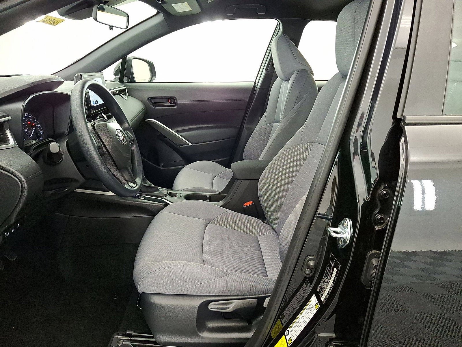 Used 2025 Toyota Corolla Cross AWD Hybrid image 11