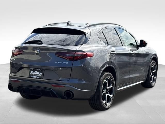 Used 2022 Alfa Romeo Stelvio Veloce AWD/4WD image 8