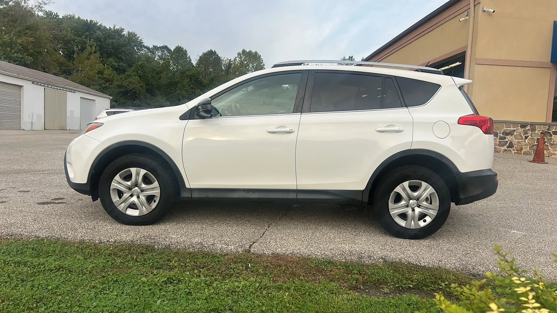 Used 2015 Toyota RAV4 LE image 14
