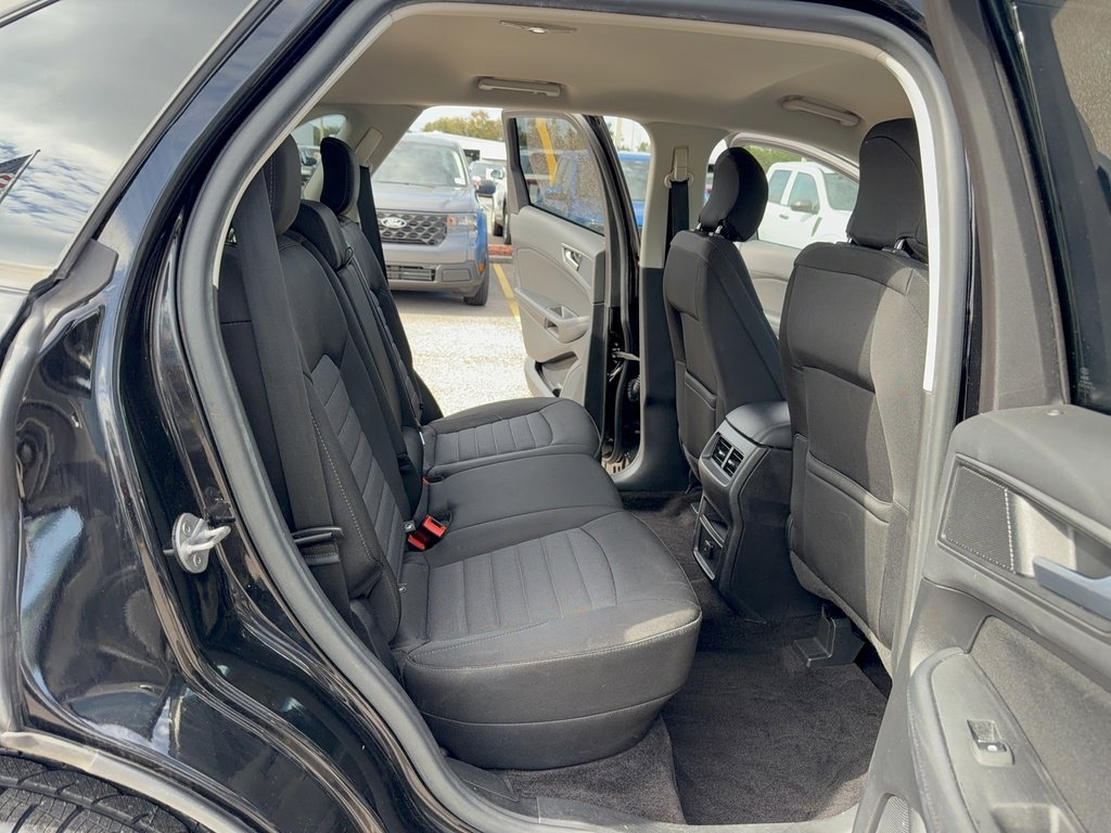 Used 2016 Ford Edge SE image 15