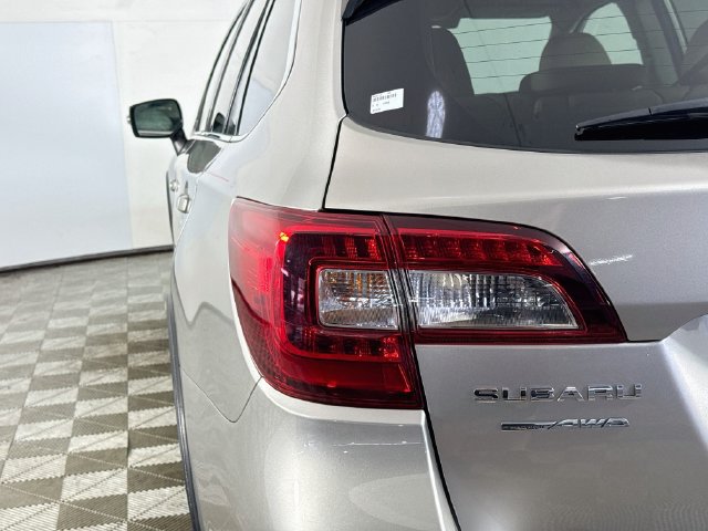 Used 2017 Subaru Outback 2.5i Limited AWD/4WD image 35