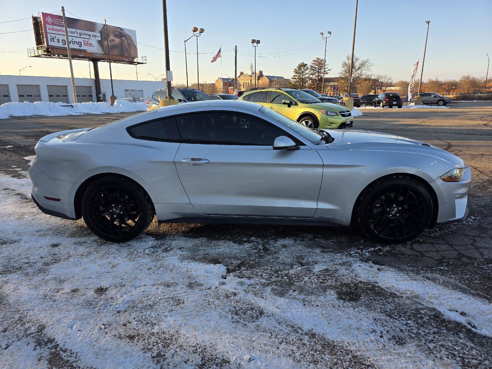 Used 2018 Ford Mustang Premium image 4