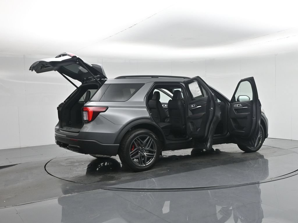 New 2026 Ford Explorer ST-Line w/ ST-Line Street Pack RWD image 5