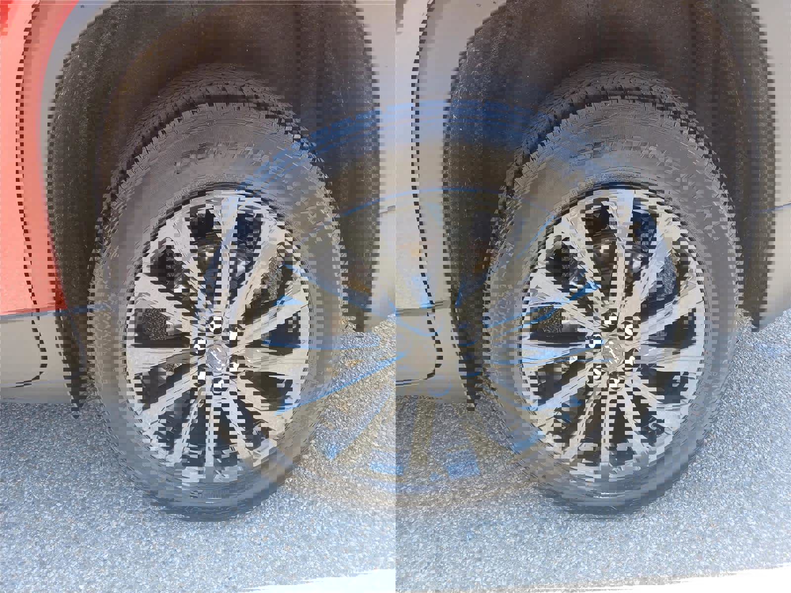 Used 2023 Chevrolet Traverse RS image 28