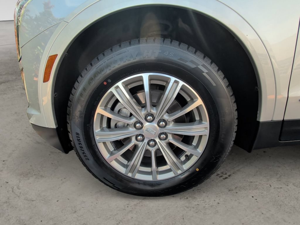 Used 2018 Cadillac XT5 Luxury w/ Driver Awareness Package AWD/4WD image 14