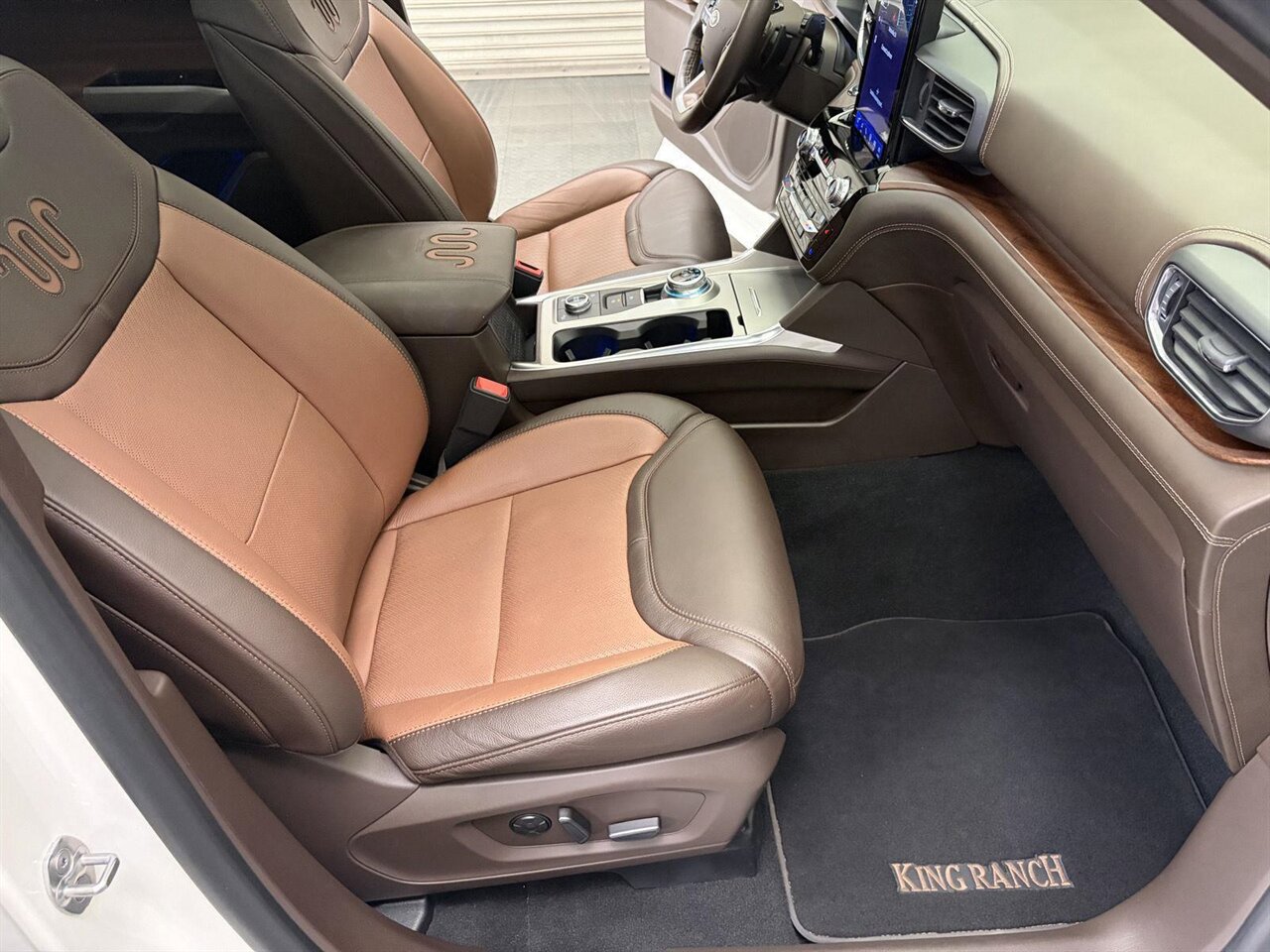 Used 2021 Ford Explorer King Ranch w/ Premium Technology Package AWD/4WD image 31