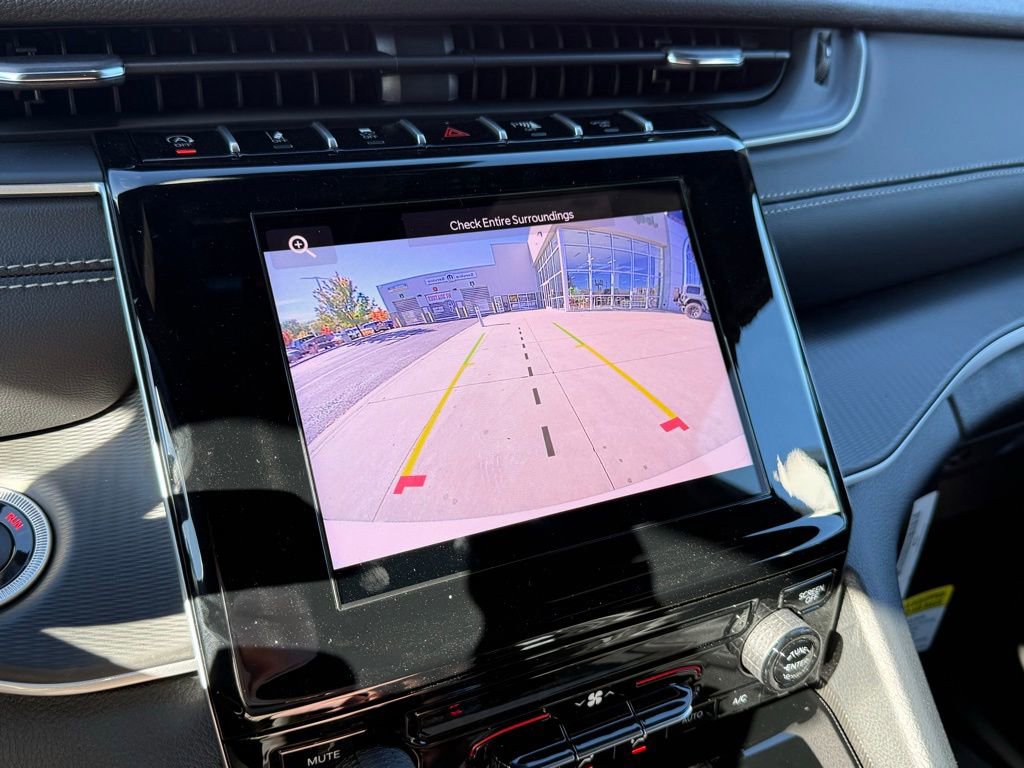 New 2025 Jeep Grand Cherokee Laredo w/ Trailer Tow Package image 20