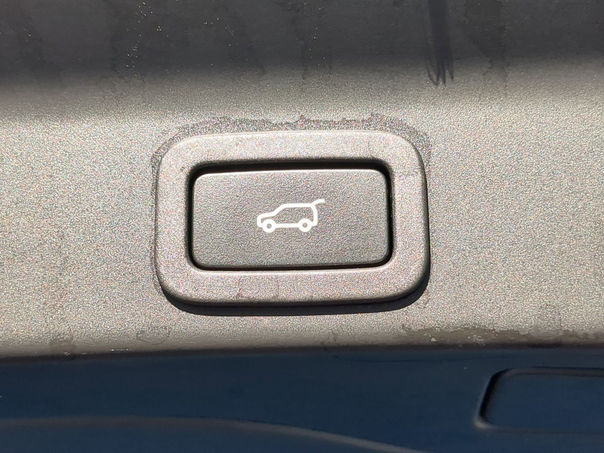 Used 2020 Jaguar F-PACE SVR image 39