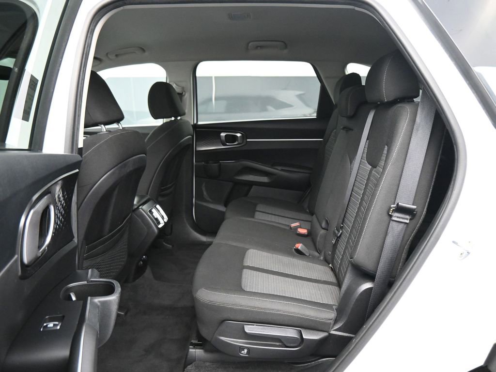 Used 2022 Kia Sorento LX image 14
