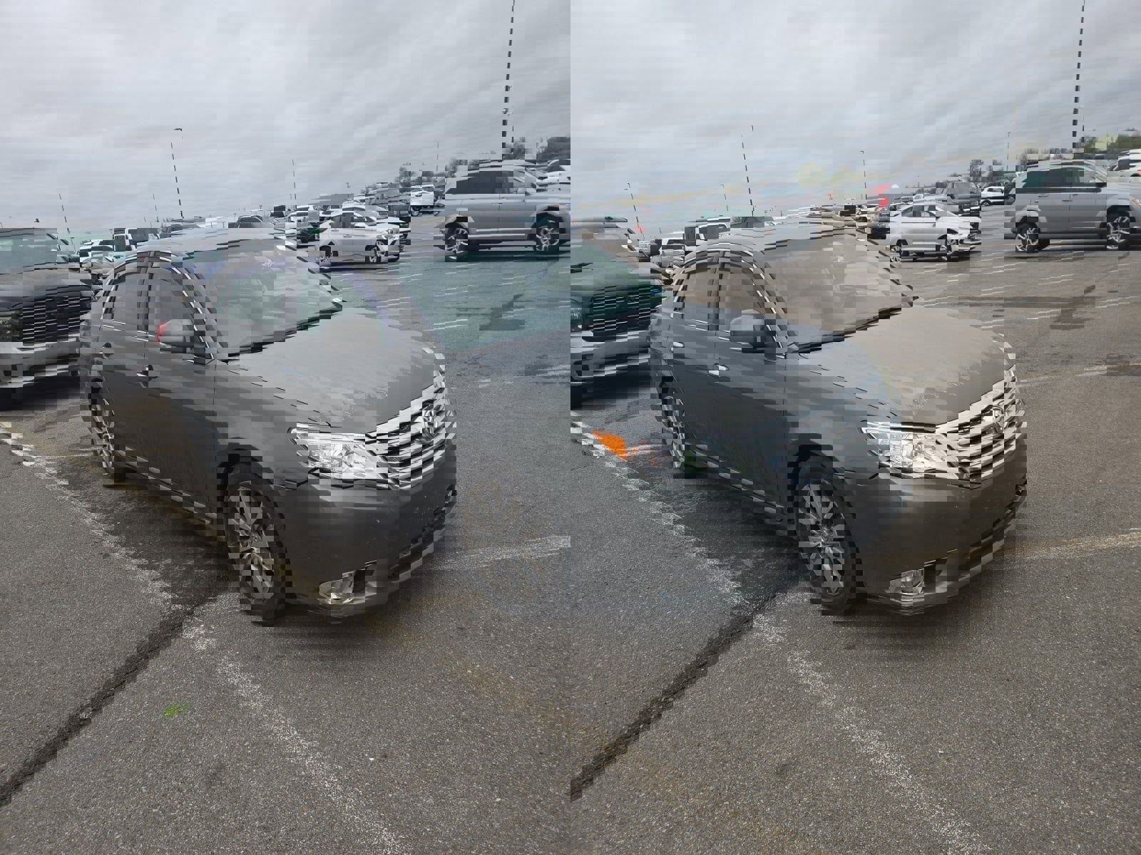 Used 2011 Toyota Avalon Limited FWD image 4