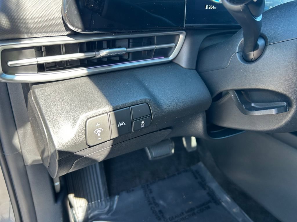 Used 2023 Hyundai Elantra Limited image 21