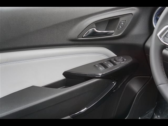 New 2026 Chevrolet Trax LT w/ LT Convenience Package FWD image 17
