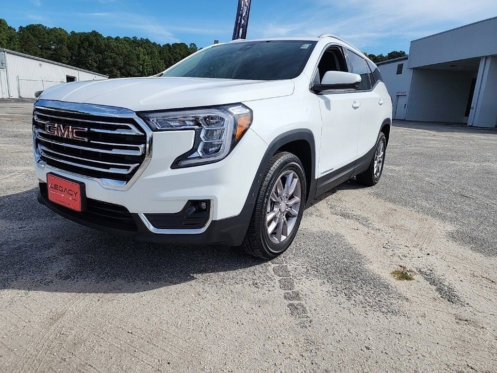 Used 2023 GMC Terrain SLT image 2