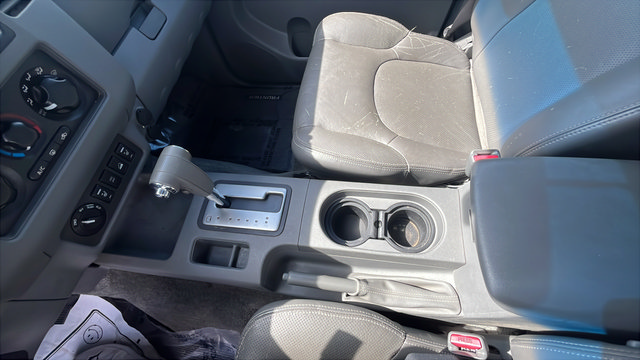 Used 2005 Nissan Frontier LE w/ (X01) Leather Pkg AWD/4WD image 17