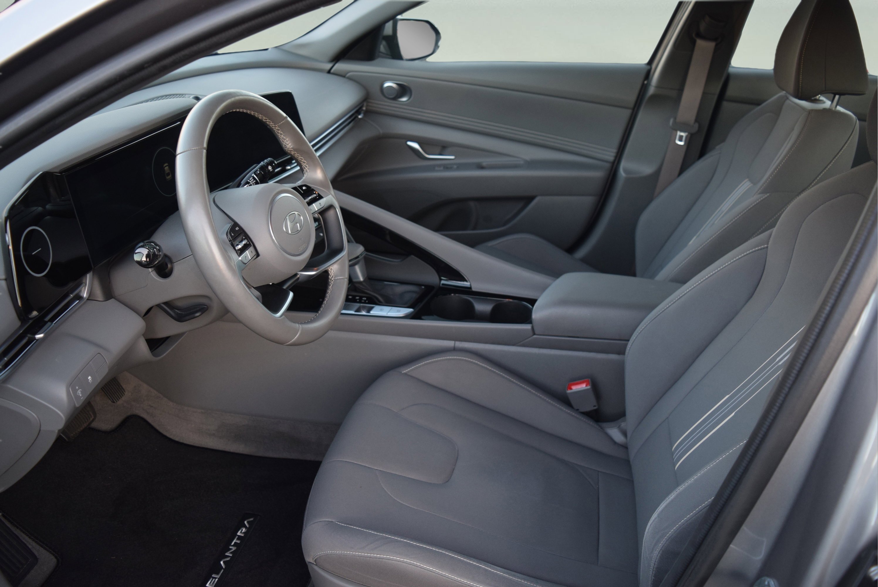 Used 2024 Hyundai Elantra SEL w/ Convenience Package image 8