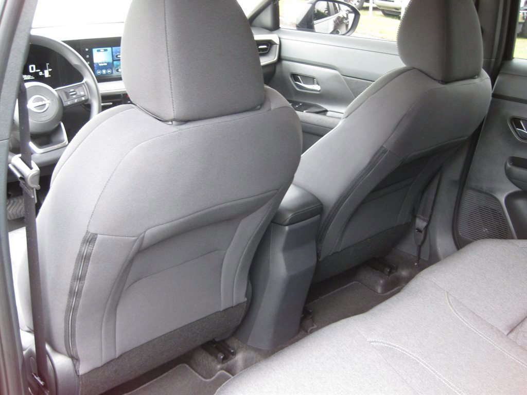 Used 2025 Nissan Kicks SV FWD image 24