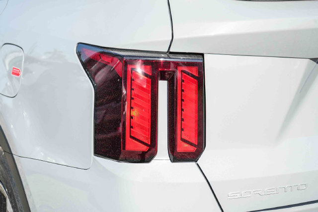 New 2026 Kia Sorento S w/ S Panoramic Sunroof Package FWD image 17