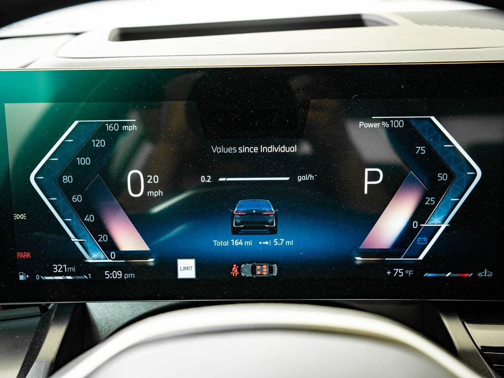Certified 2025 BMW 530i xDrive AWD/4WD image 31