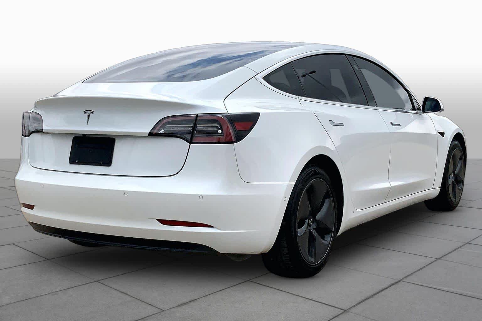 Used 2020 Tesla Model 3 Standard Range RWD image 9