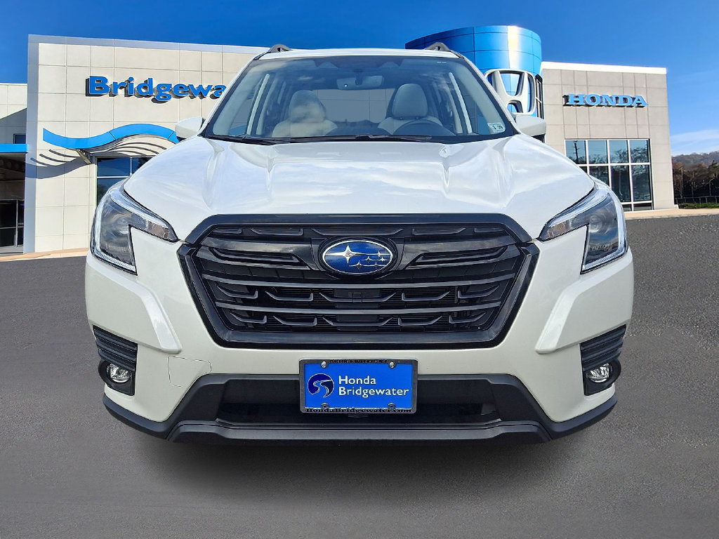Used 2024 Subaru Forester Premium AWD/4WD image 2
