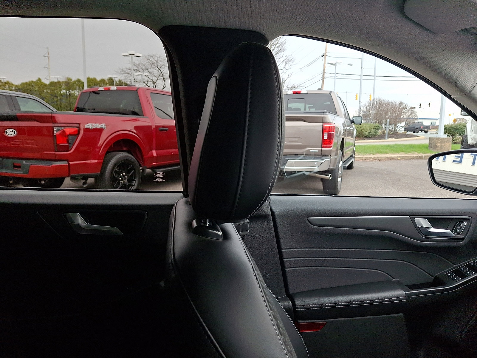 Used 2023 Ford Escape SE image 12