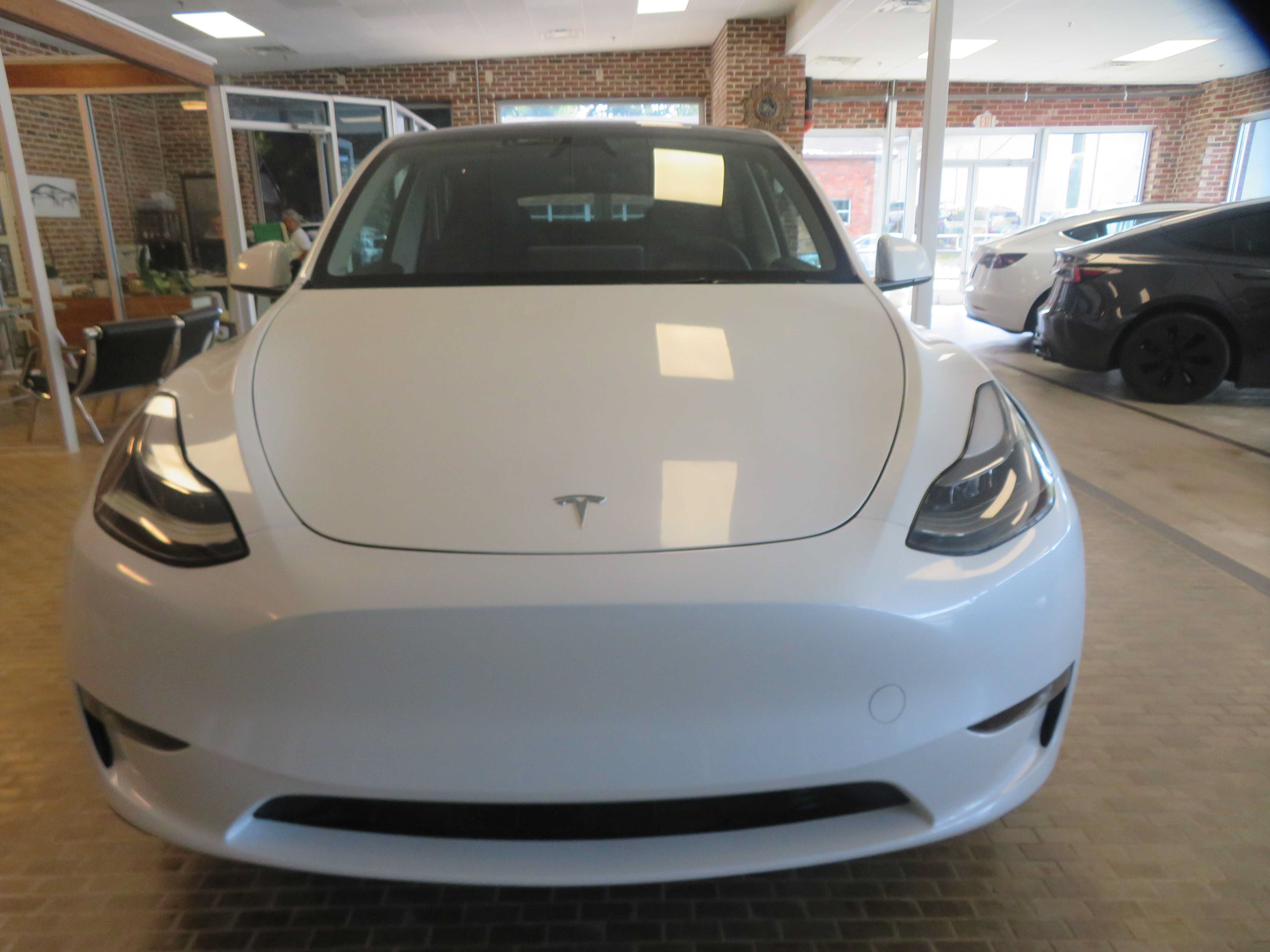 Used 2024 Tesla Model Y Long Range AWD/4WD image 55