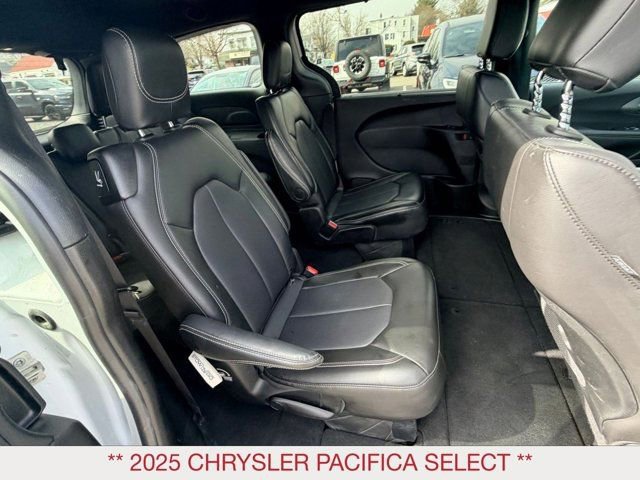 Certified 2025 Chrysler Pacifica Select image 11