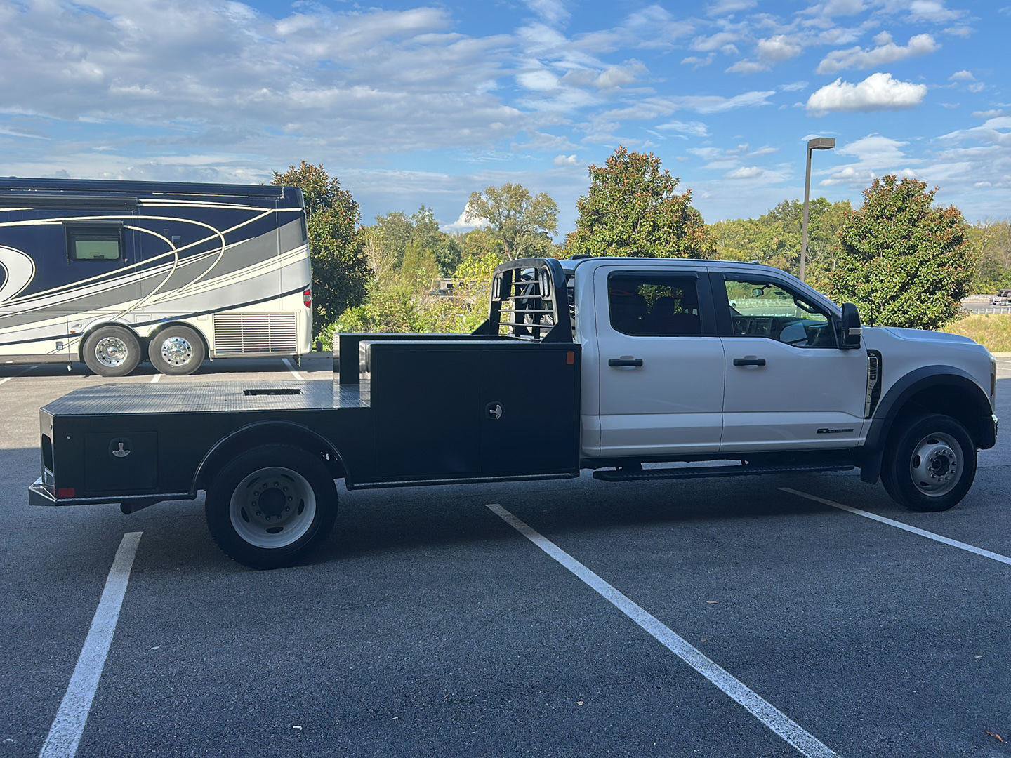 Used 2024 Ford F550 4x4 Crew Cab Super Duty image 6