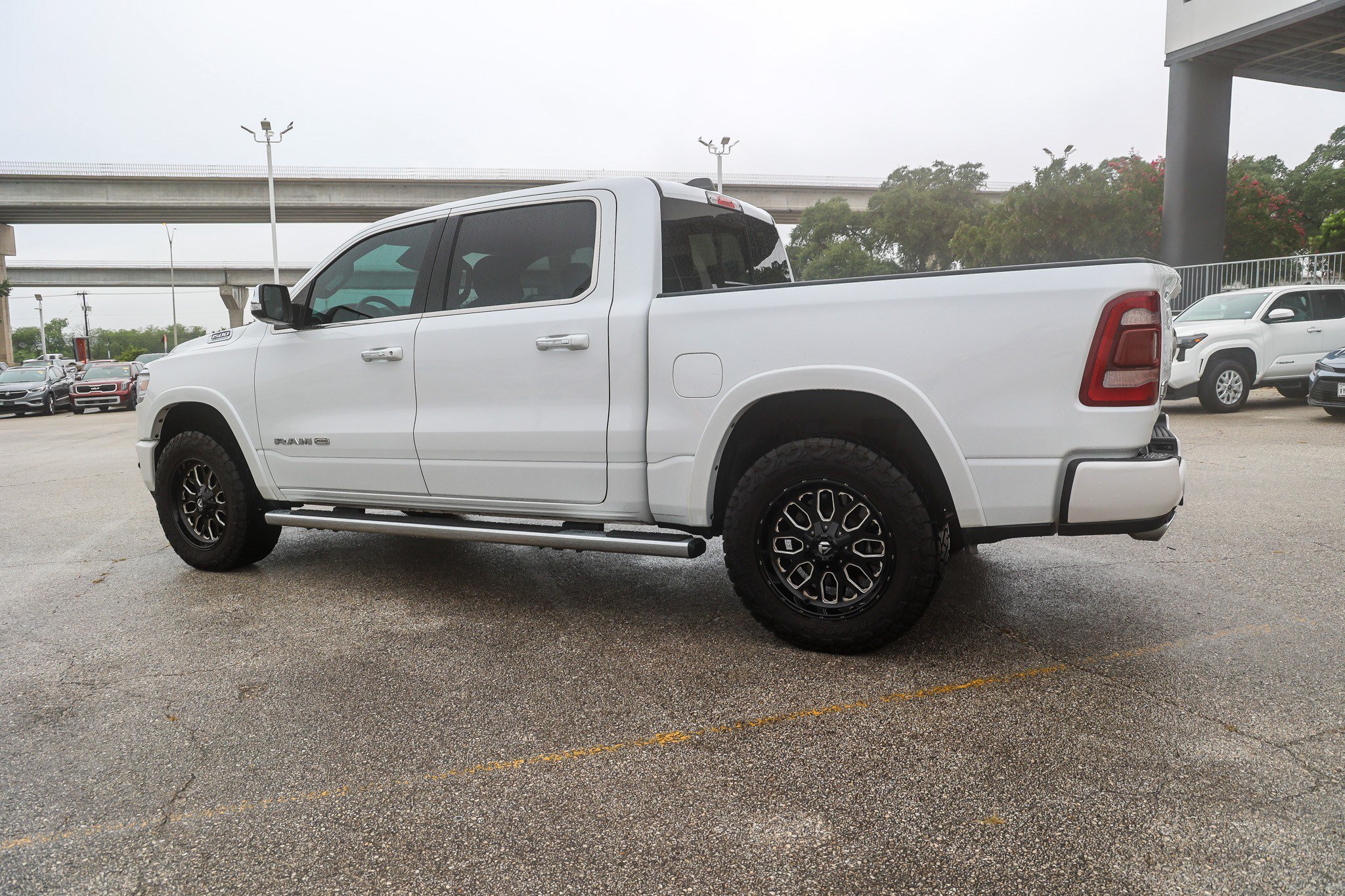 Used 2022 RAM 1500 Limited w/ Body Color Bumper Group AWD/4WD image 10
