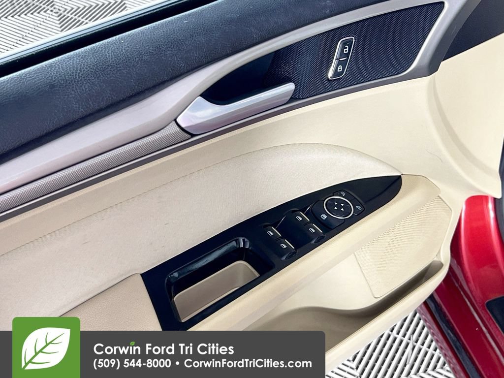 Used 2014 Ford Fusion SE FWD image 12